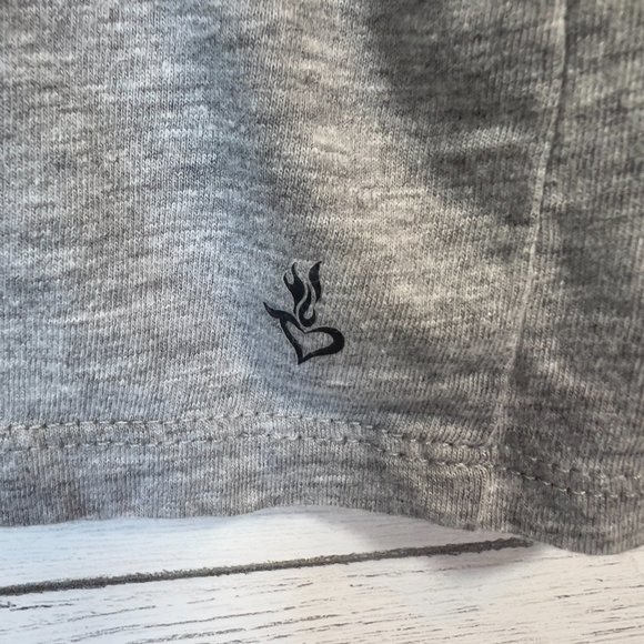 TORRID ACTIVE GRAY "MESSY BUN AND GETTING STUFF DONE" CUT OUT BACK T-SHIRT SZ 1 - Picture 6 of 9